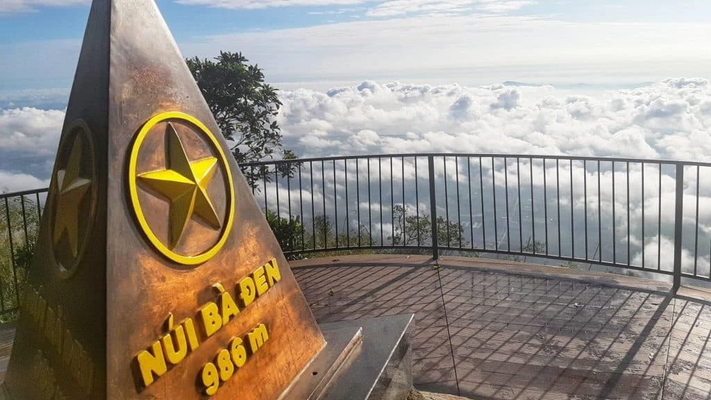 Spectacular views in Ba Den Mountain