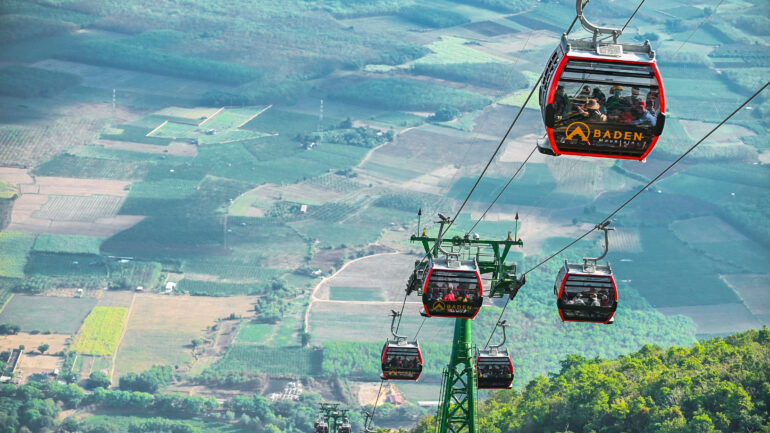 Ba Den Mountain cable car