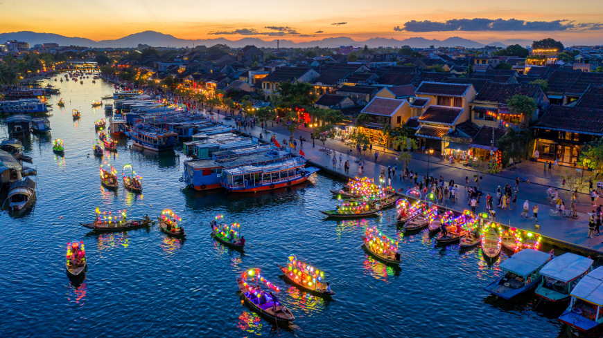 Experience boat trip in Hoi An Old Town