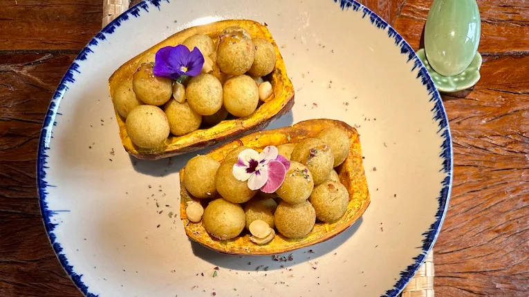 Roasted sweet potato balls is one of best seller dishes in Du Yen
