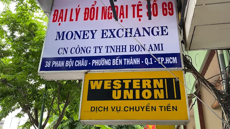 Exchange money in Saigon