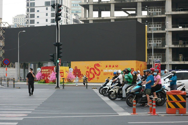 Crossing the street in HCMC