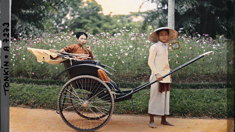 Experience tour by different transportation in Saigon