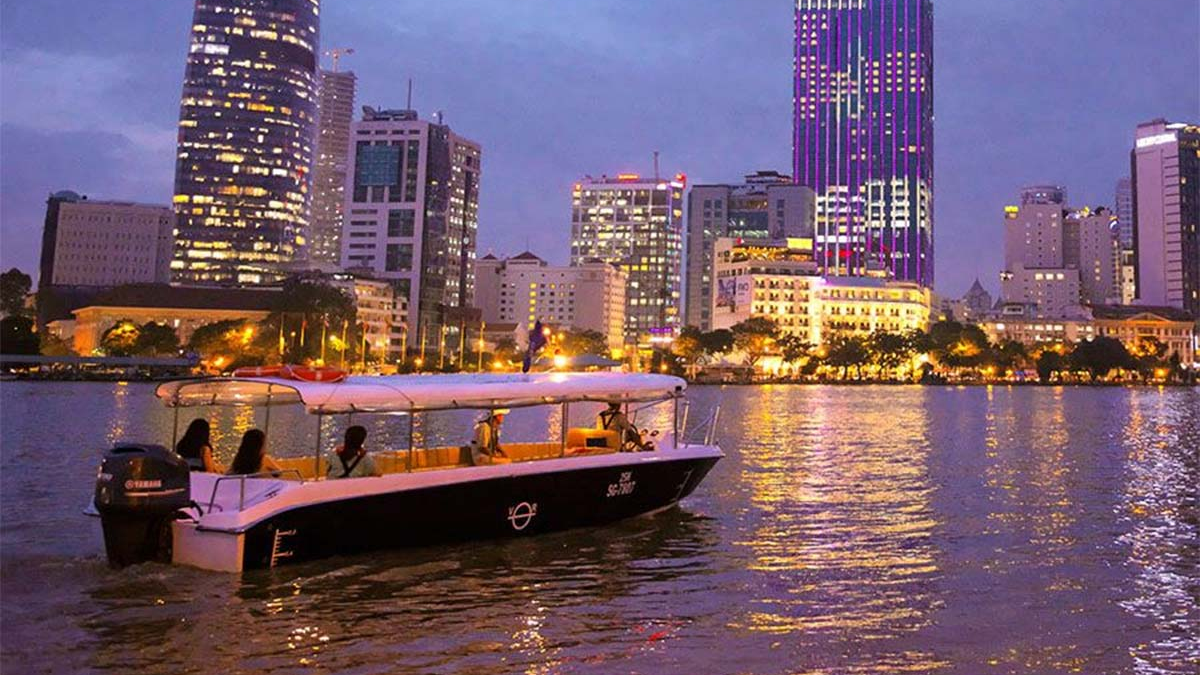 Experience tour by different transportation in Saigon