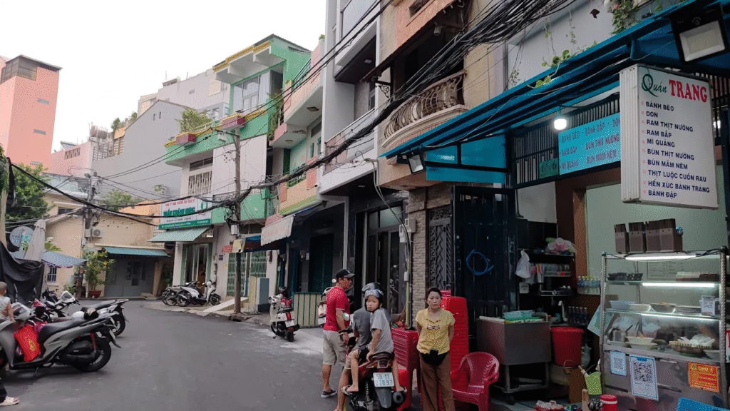 Enjoy Central Vietnam specialties in Saigon - Prices from only $1